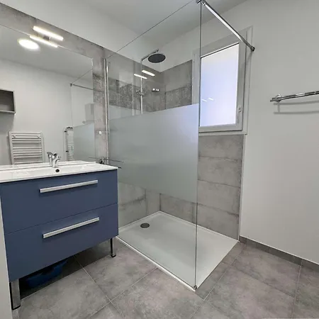 3 Pieces Climatise Avec Parking - - Fr-1-845-3 Appartement *